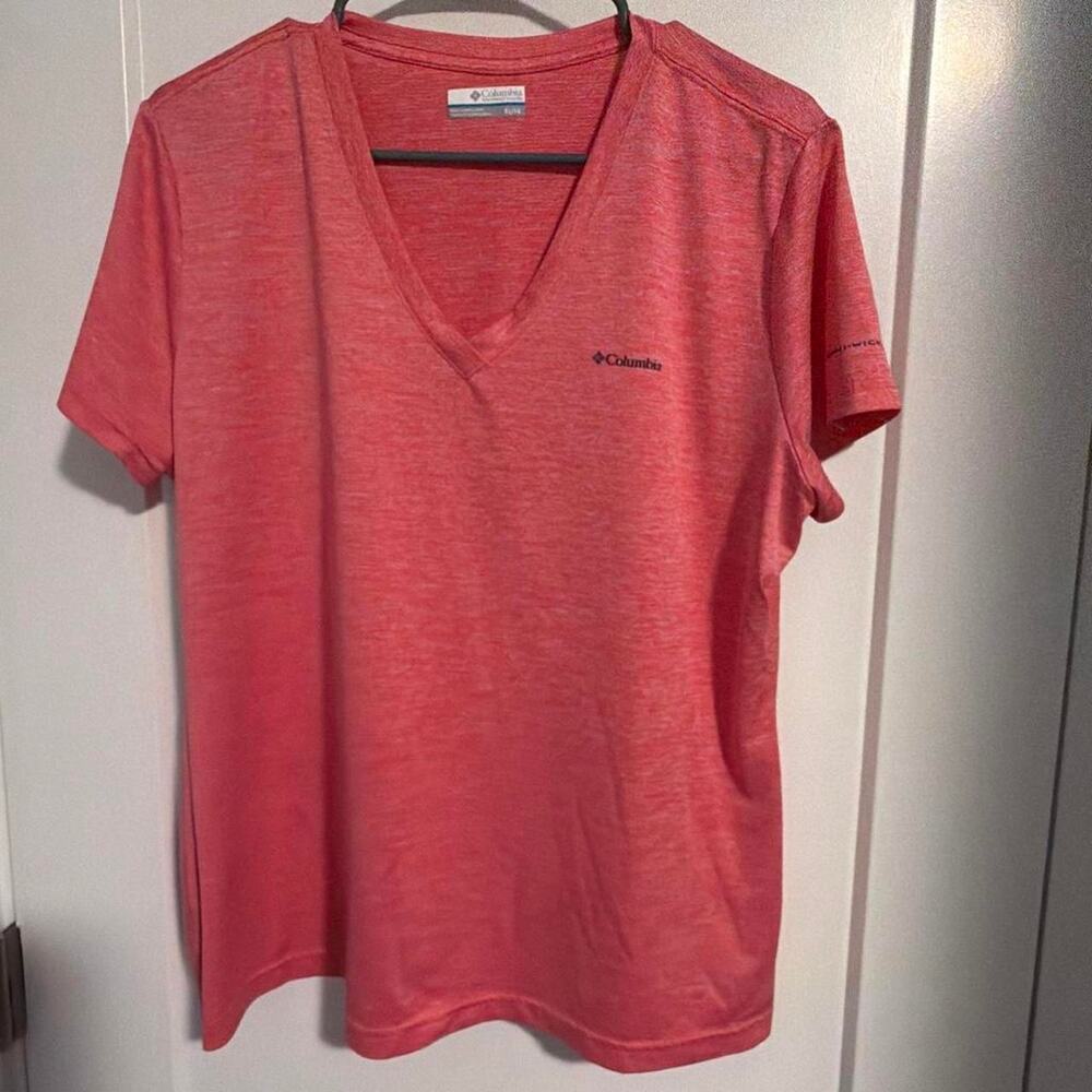 Columbia sportswear coral v neck omni wick